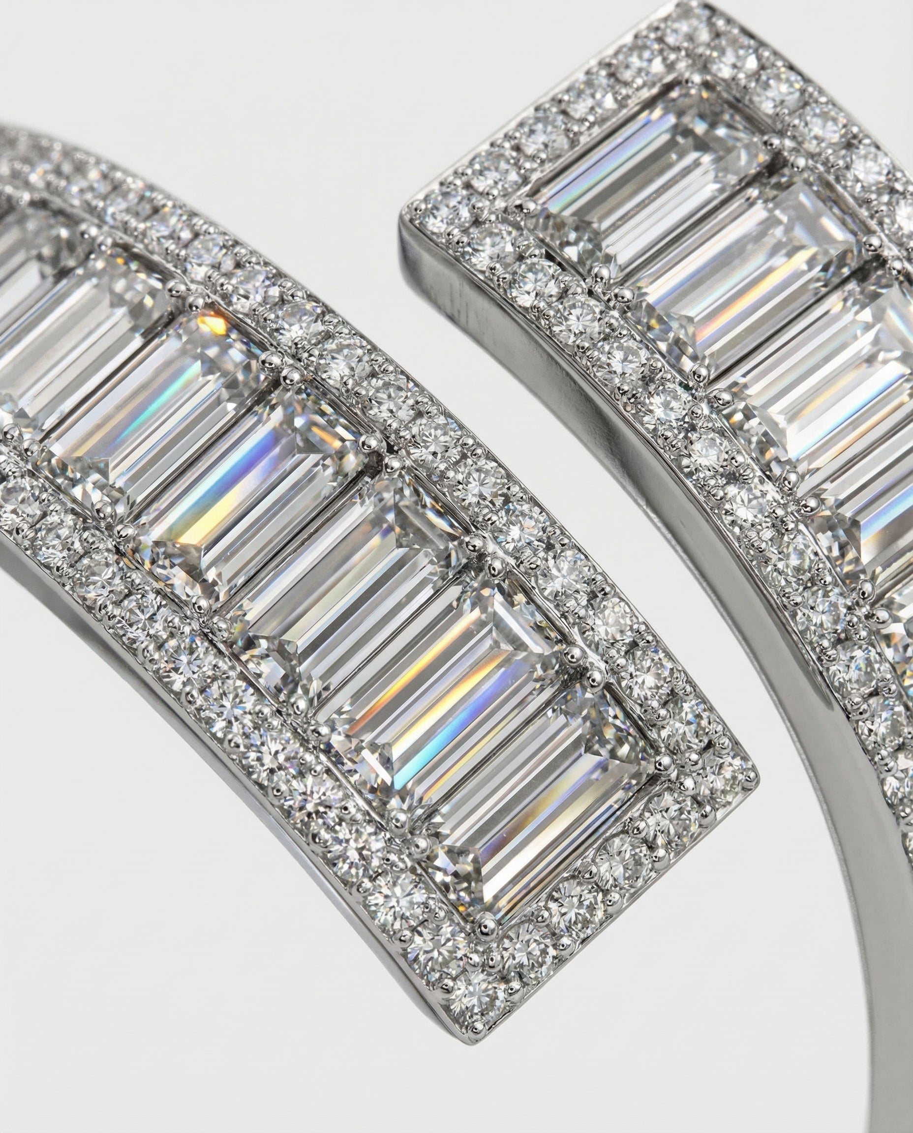Ast Luminous Wrap Bangle - White Gold