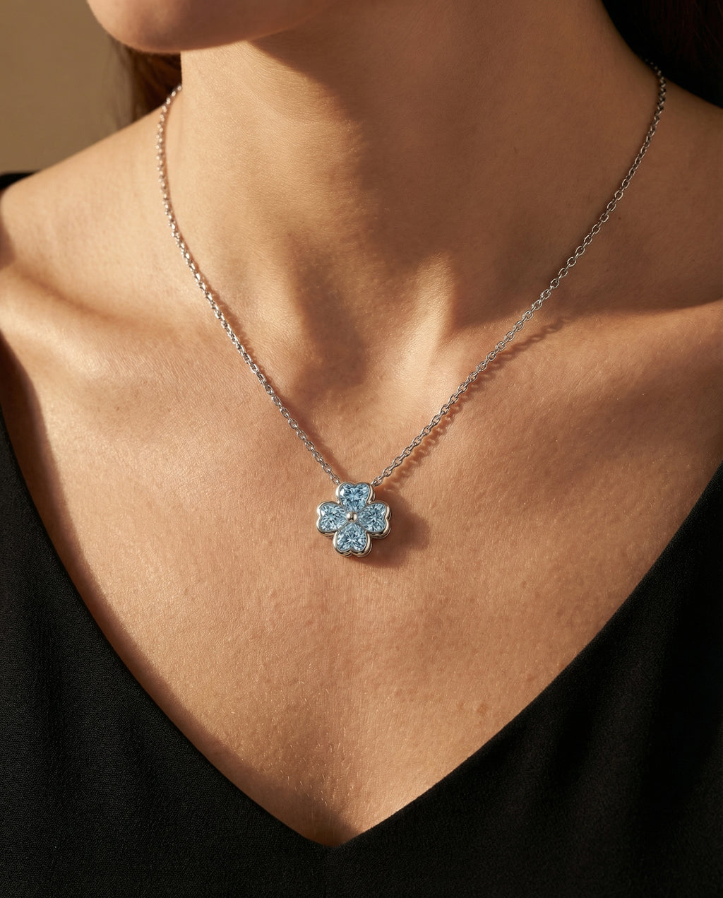 Luminous Azure Clover Pendant - White Gold