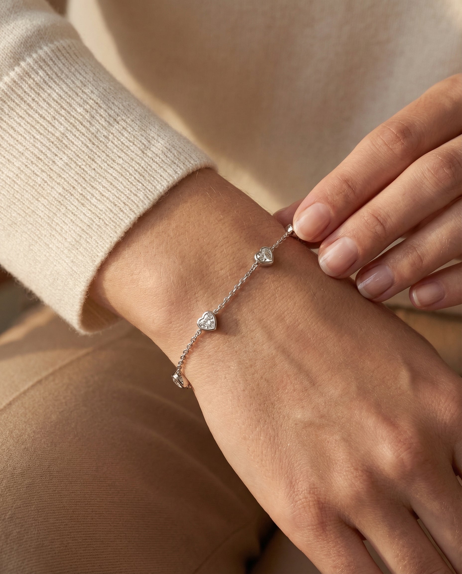 The Ast Ethereal Heart Bracelet - White Gold