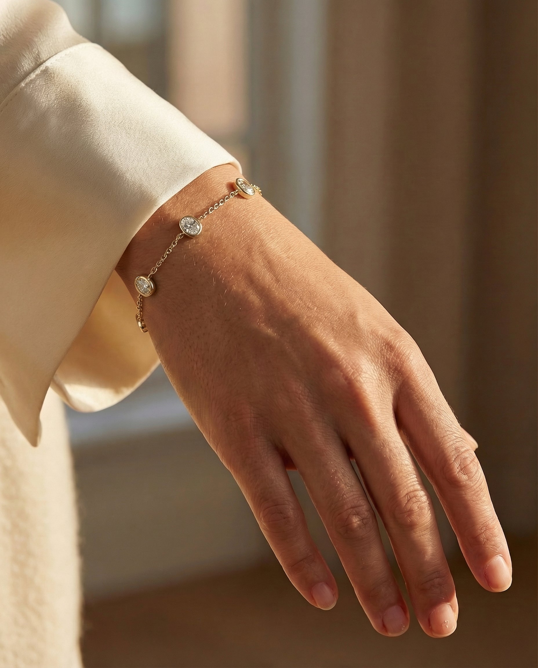 Aura Oval Station Bracelet - Yellow Gold