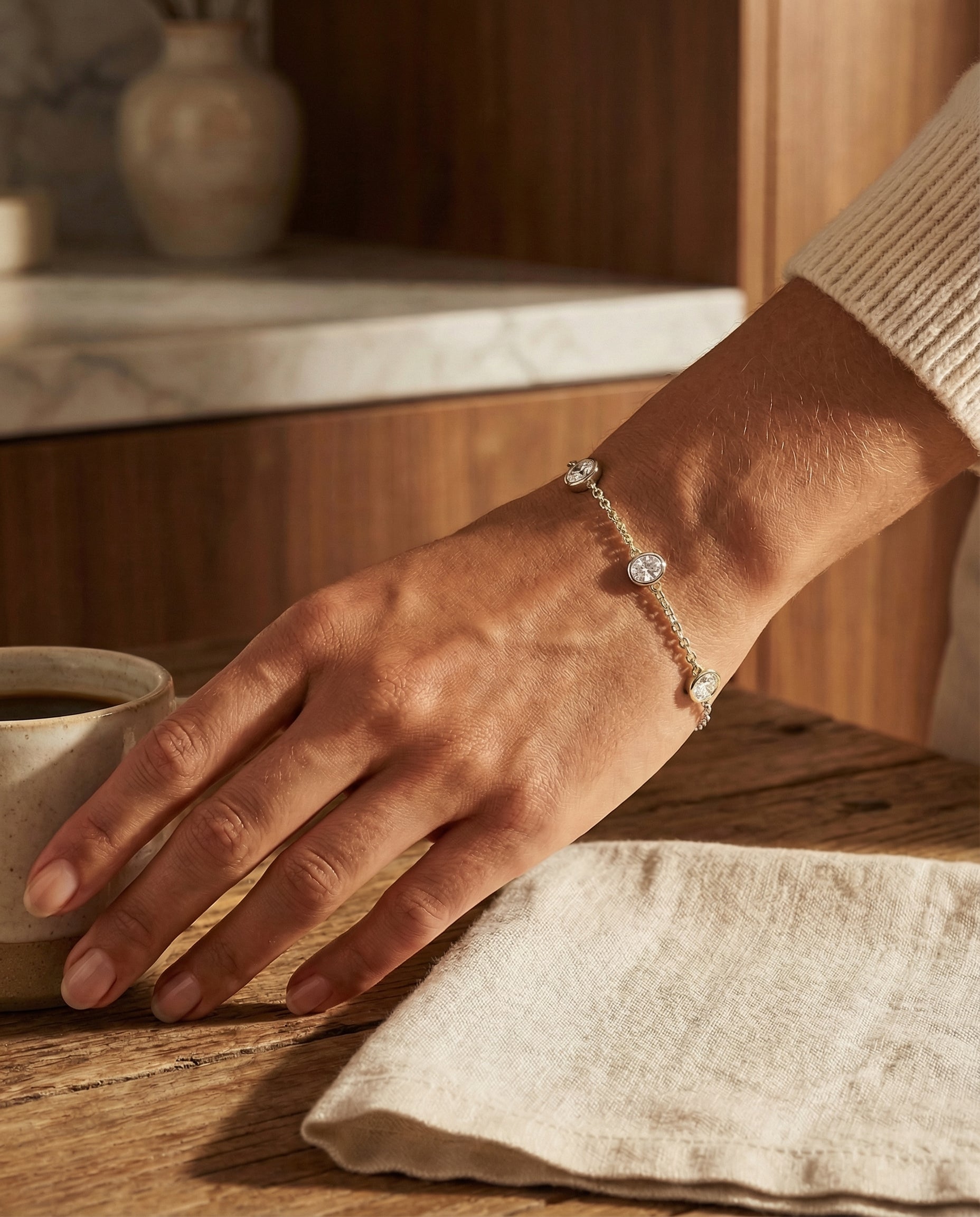 Aura Oval Station Bracelet - Yellow Gold