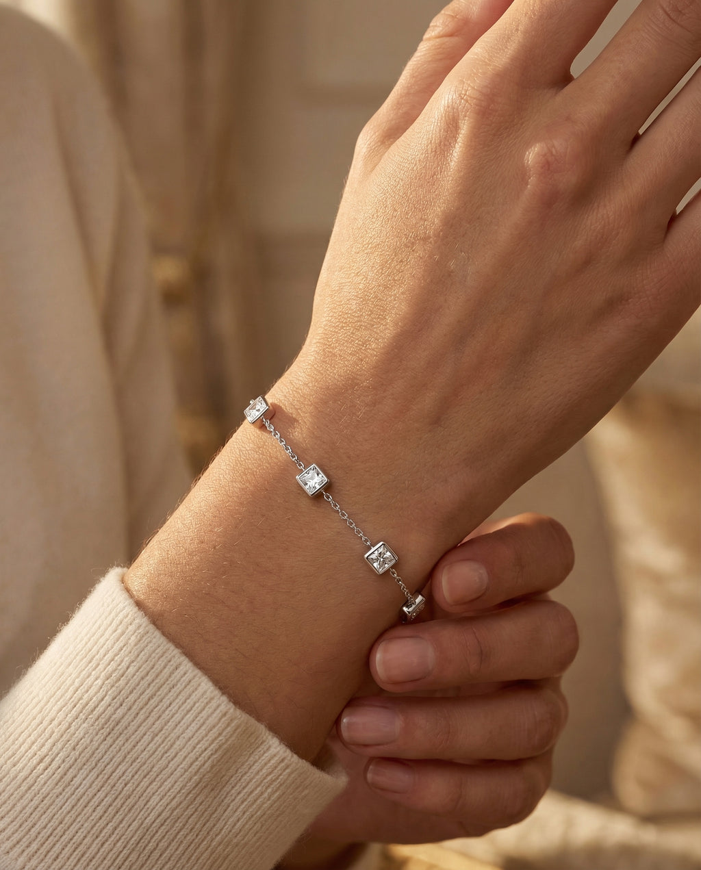 Ast Ethereal Station Bracelet - White Gold