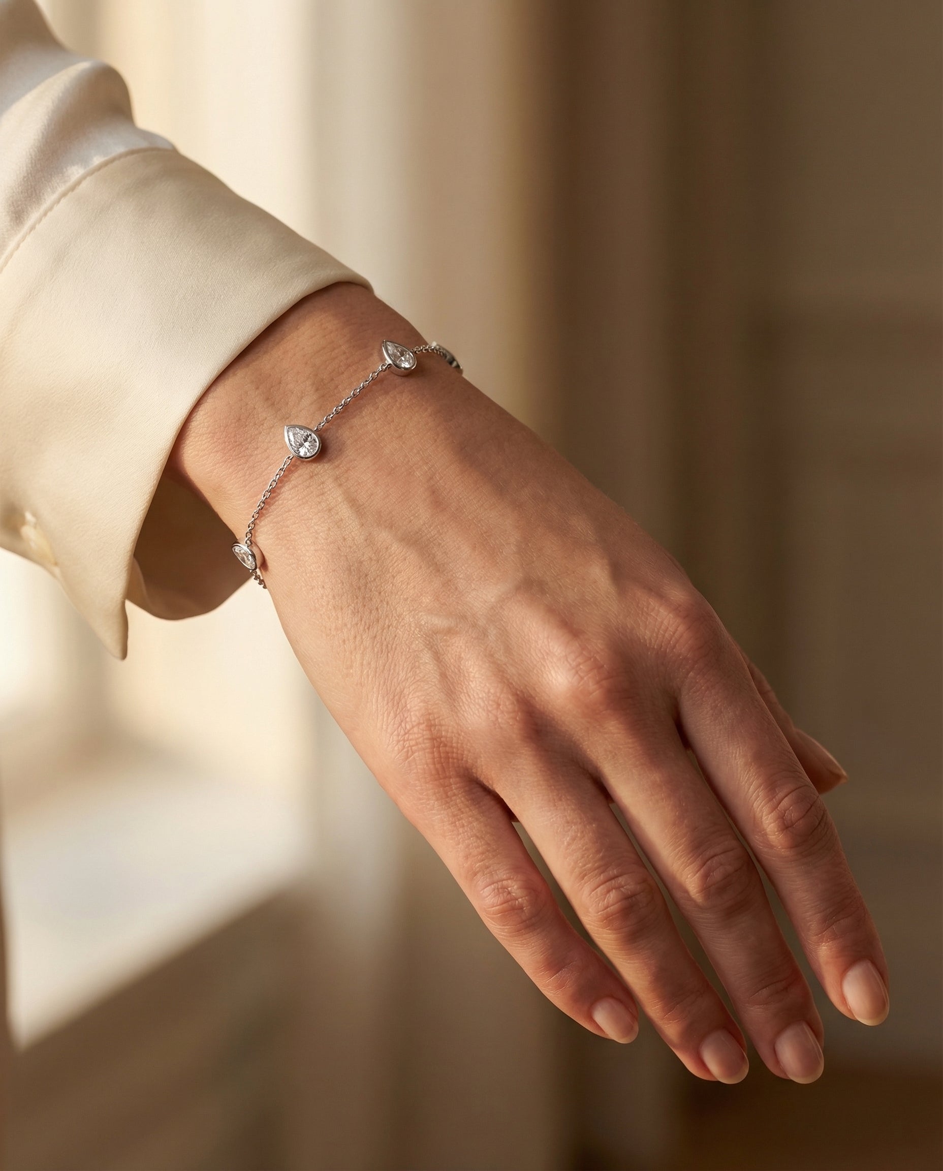 Ast Pear Bracelet - White Gold