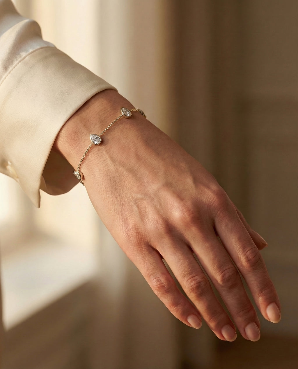 Ast Pear Bracelet - Yellow Gold