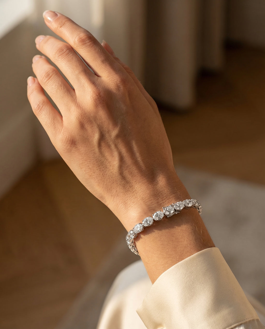 The Ast Horizon Oval Bracelet - White Gold